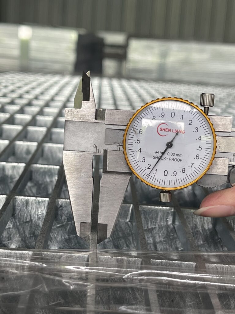 carbon steel swage-locked grating panel