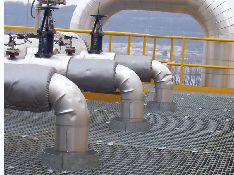 petrochemical refinery pipeline service platform with galvanized steel grating