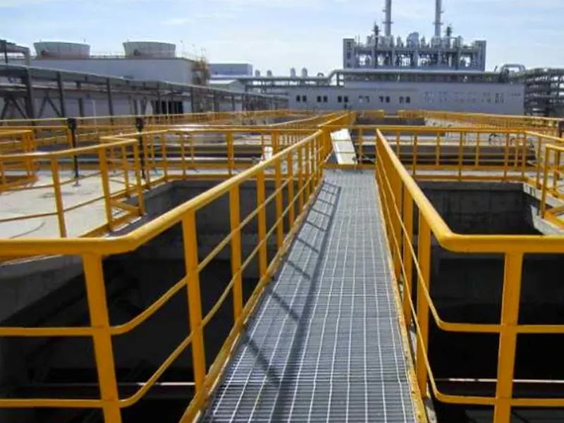 refinery oil and gas steel grating walkway with yellow handrails