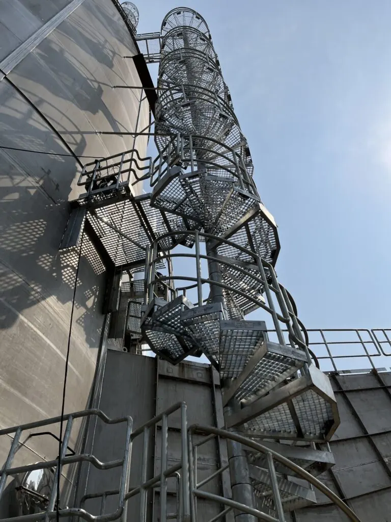 旋转楼梯-scaled-1.jpg