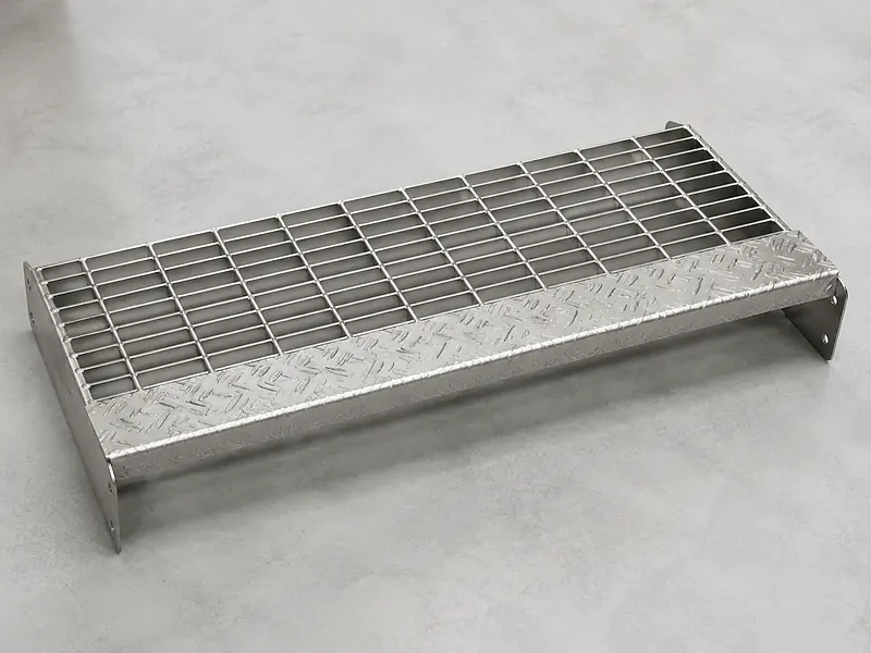 stainless steel grating stair tread with checker plate nosing and side plates